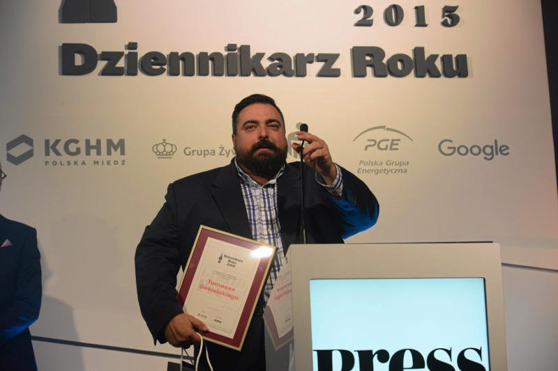 Tomasz Sekielski jest dziennikarzem lubianym przez widzów i docenianym przez środowisko dziennikarskie.