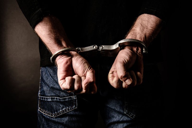 Dłużnik alimentacyjny w myśl nowych przepisów może trafić na rok do więzienia, gdy jego dług przekroczy równowartość trzech świadczeń.