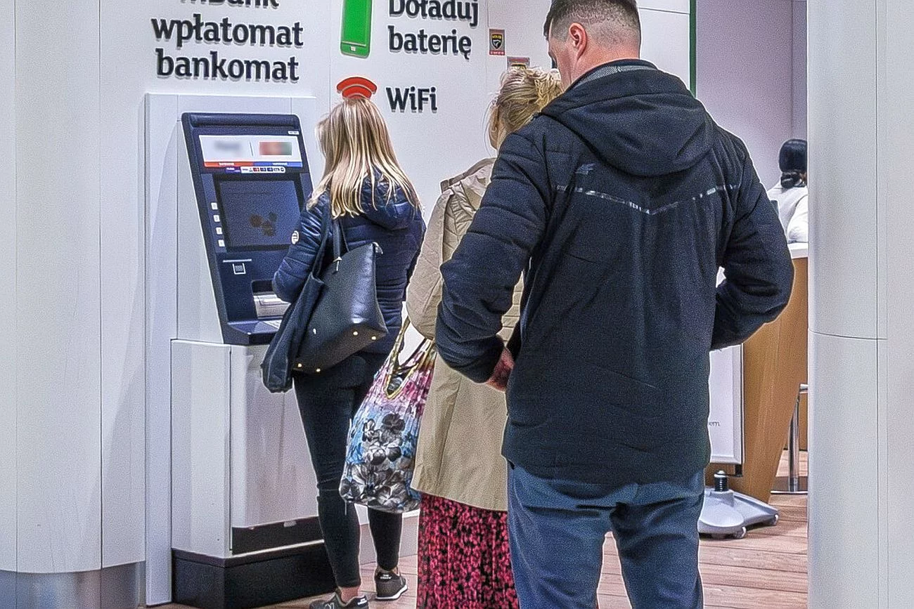 Tak, światu grozi kryzys. Ale nie znaczy to, że trzeba wyciągać oszczędności z banków
