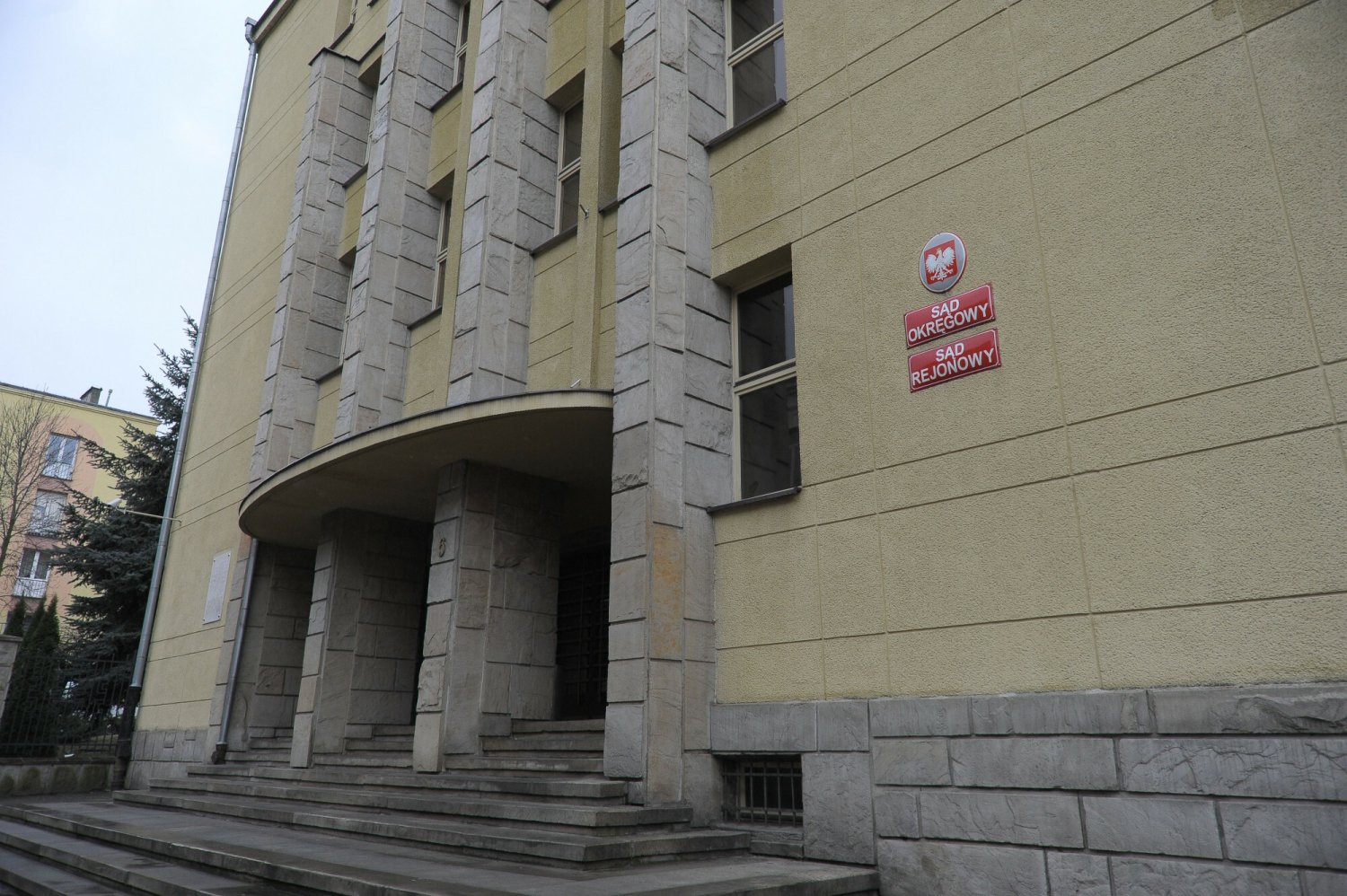 Mężczyzna oblał się benzyną, a następnie podpalił w Sądzie Okręgowym w Przemyślu.