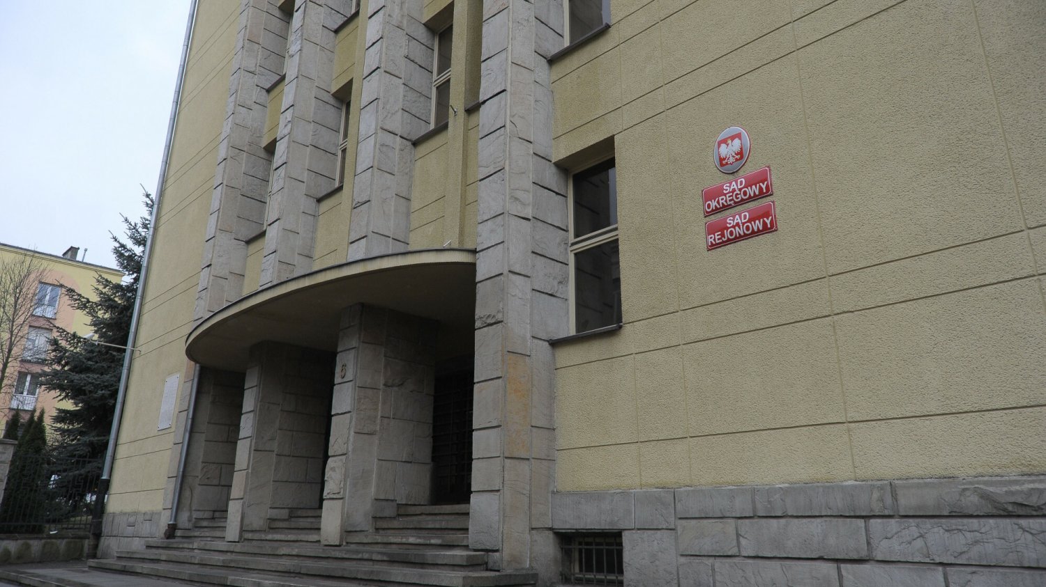 Mężczyzna oblał się benzyną, a następnie podpalił w Sądzie Okręgowym w Przemyślu.