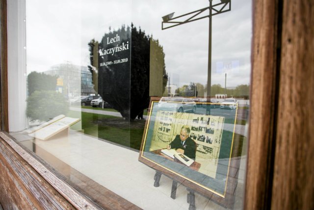 Popiersie Lecha Kaczyńskiego w Dowództwie Garnizonu Warszawa.