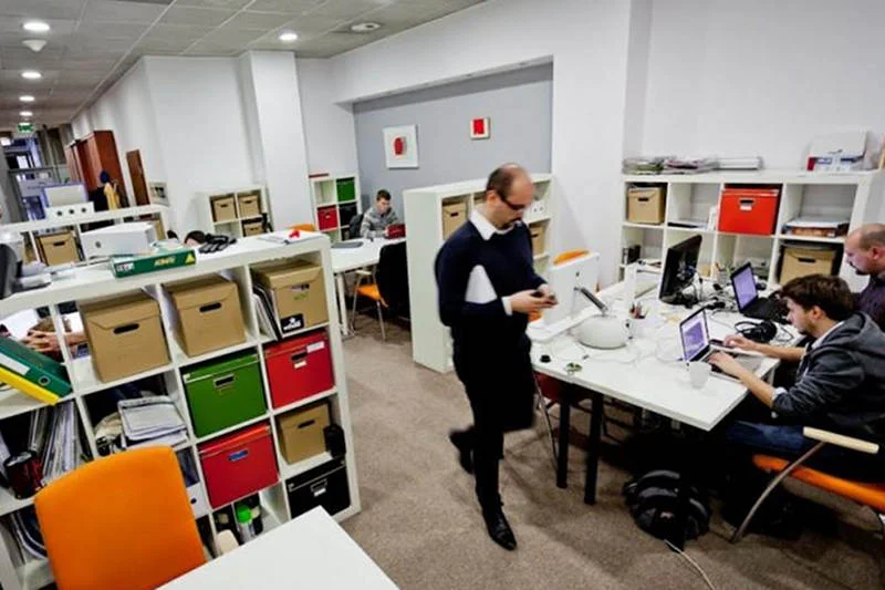 Pracujesz w domu? Wynajmij sobie biurko na mieście. "Coworking pozwala zaoszczędzić"