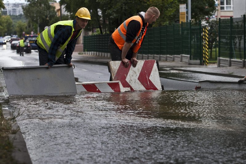 Uwaga Mordor! Spóźnicie się do pracy, bo zamknięto węzeł Marynarska. Woda zalała jezdnię