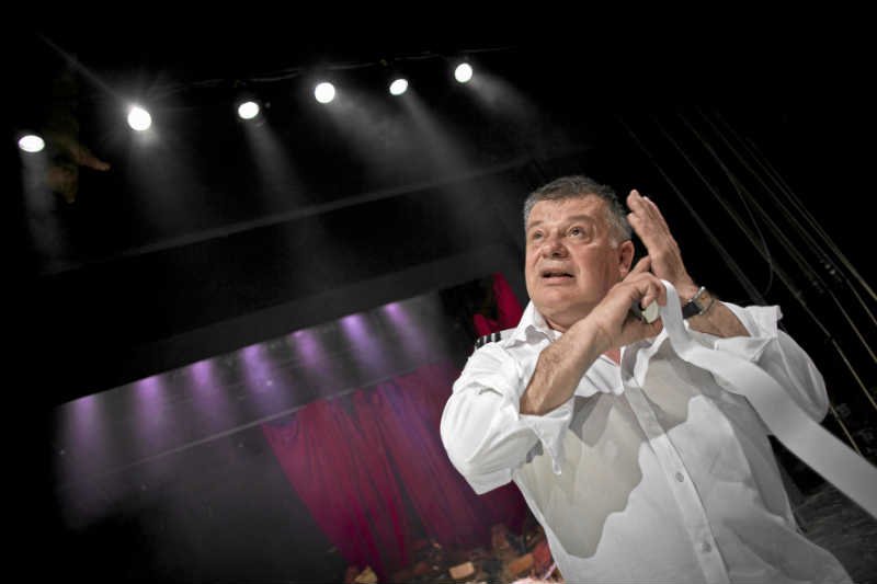 Krzysztof Globisz wraca na scenę.