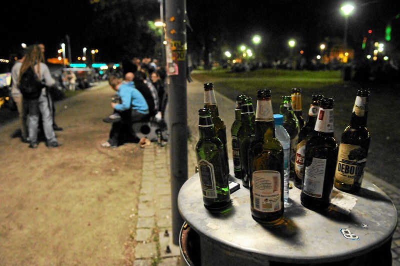 Polacy znowu piją coraz więcej alkoholu – 9 litrów rocznie na głowę.