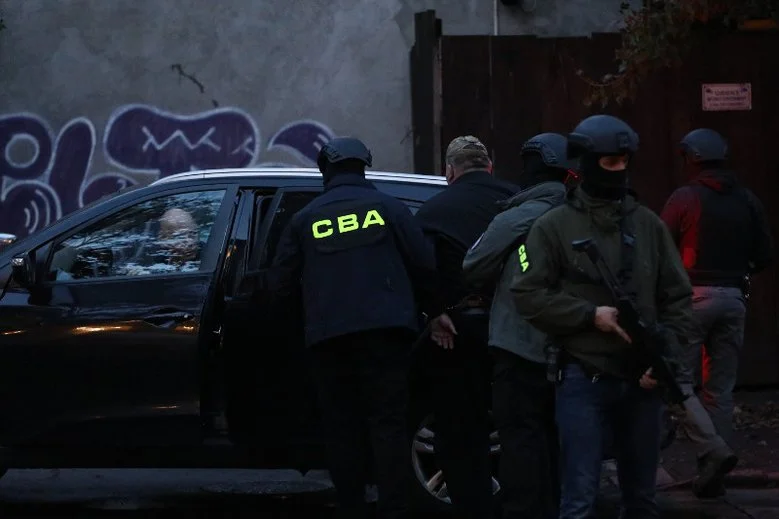 Przemarszu i porządku na ulicach Warszawy obok żołnierzy i policjantów będą pilnować także agenci CBA. Czekamy na urzędników fiskusa i funkcjonariuszy Straży Ochrony Kolei.