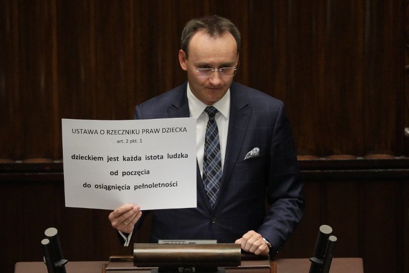 Rzecznik Praw Dziecka składa zawiadomienie do prokuratury ws. środków na zmianę płci.