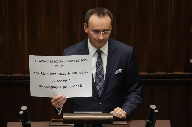 Rzecznik Praw Dziecka składa zawiadomienie do prokuratury ws. środków na zmianę płci.