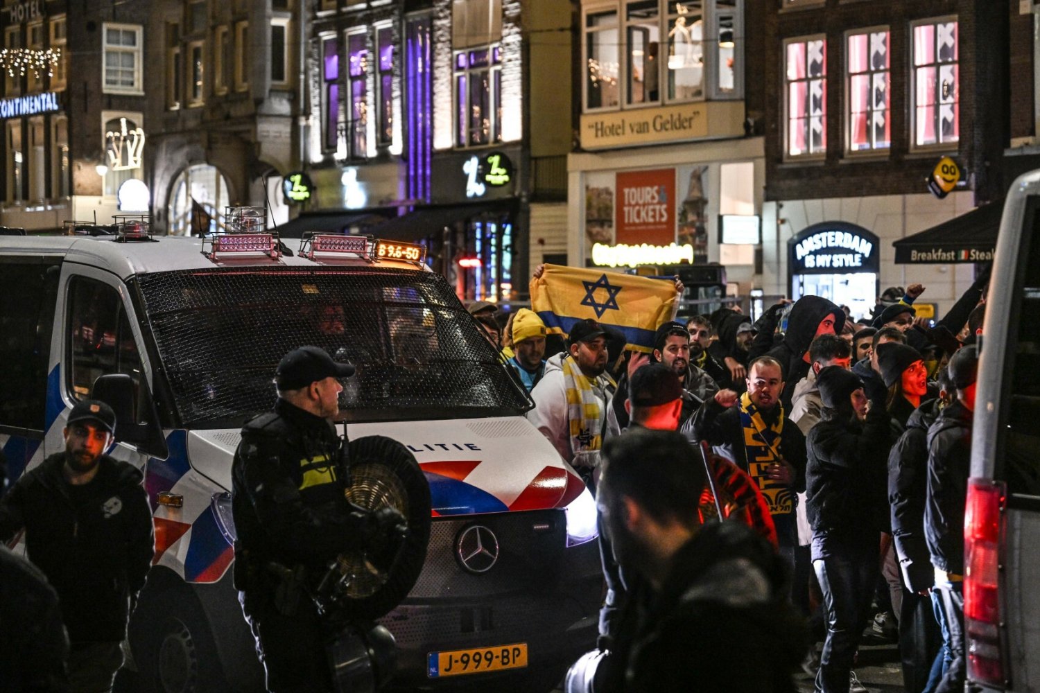 Izraelczycy zaatakowani w Amsterdamie. Media piszą o "pogromie" Żydów.