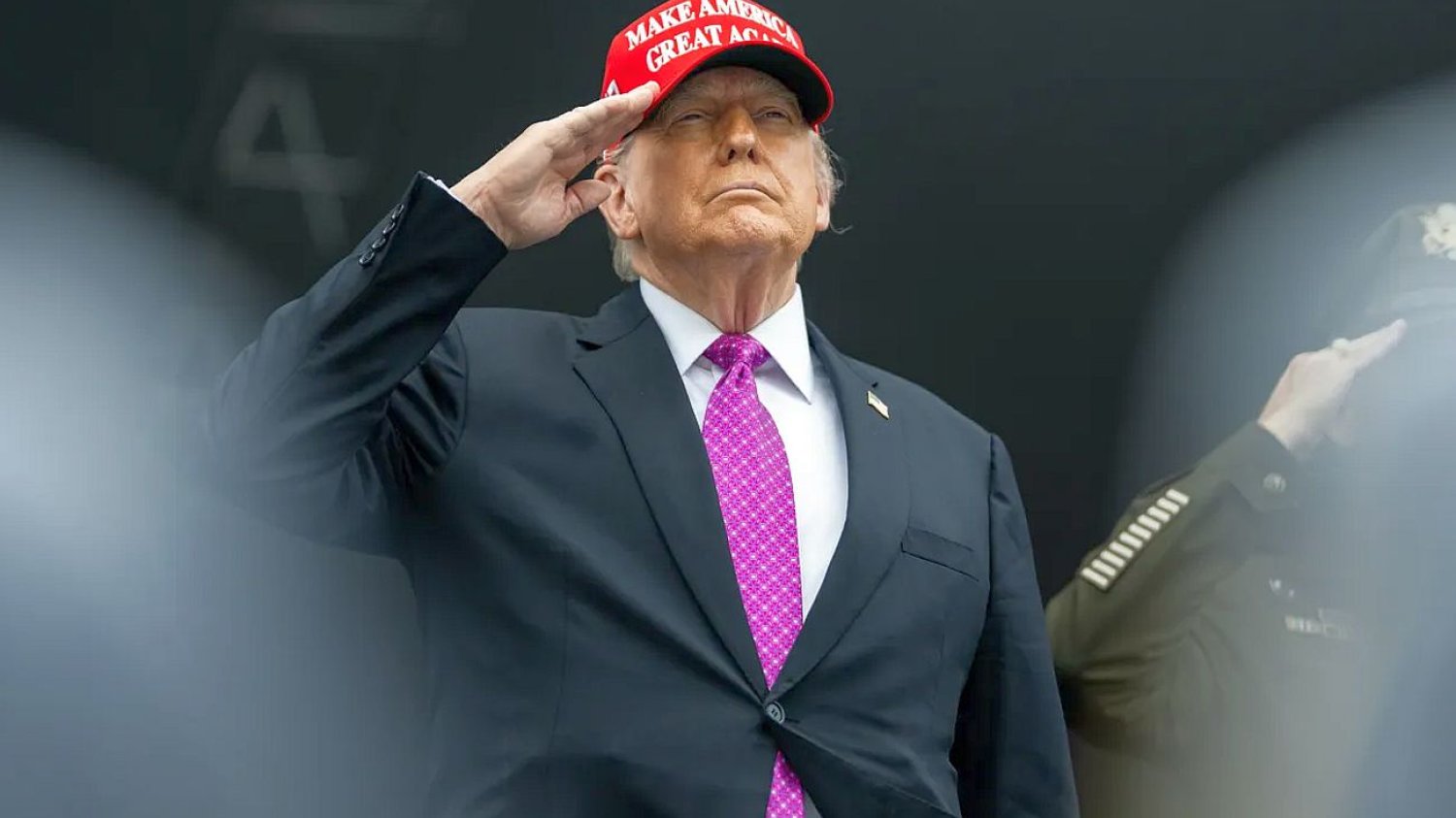 Trump gratuluje Nawrockiemu Trump gratuluje Nawrockiemu