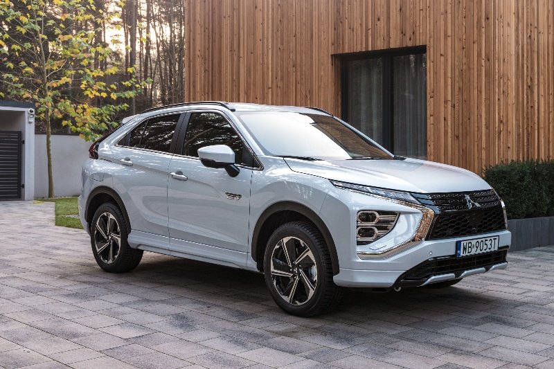 Mitsubishi Eclipse Cross PHEV to nowy, awangardowo stylizowany SUV coupe będący hybrydą plug-in z możliwością szybkiego ładowania