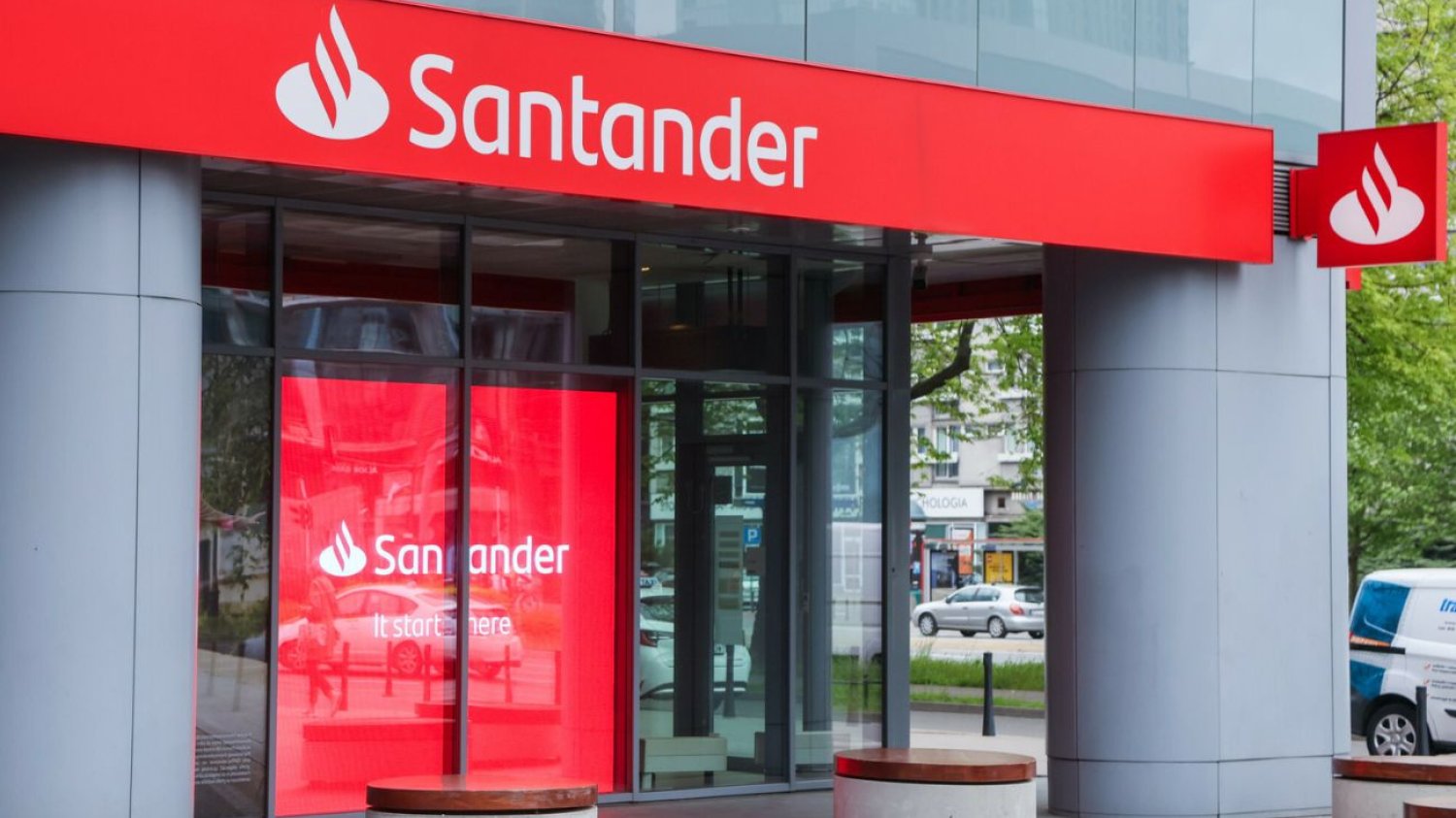 Bank Santander został sprzedany. Wiadomo już, co czeka polskich klientów. Santander sprzedany. Wiadomo, co przejęcie przez Erste oznacza dla Polaków.