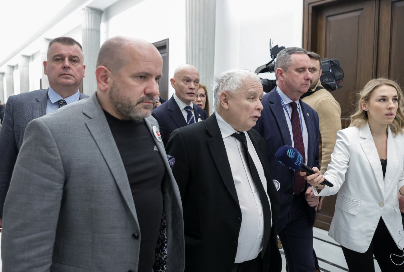 Przesłuchanie Jarosława Kaczyńskiego. Człowiek Ziobry grozi Tuskowi.