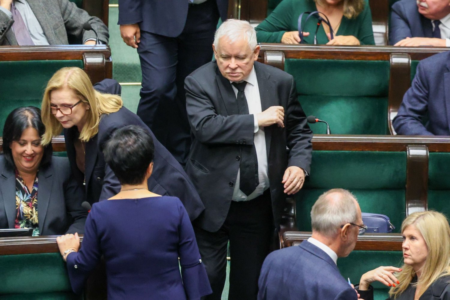 Według nowego sondażu PiS brakuje aż 40 posłów do sejmowej większości.