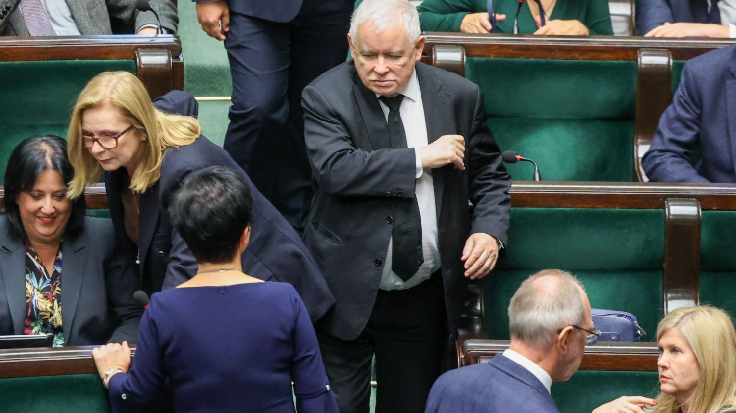 Według nowego sondażu PiS brakuje aż 40 posłów do sejmowej większości.