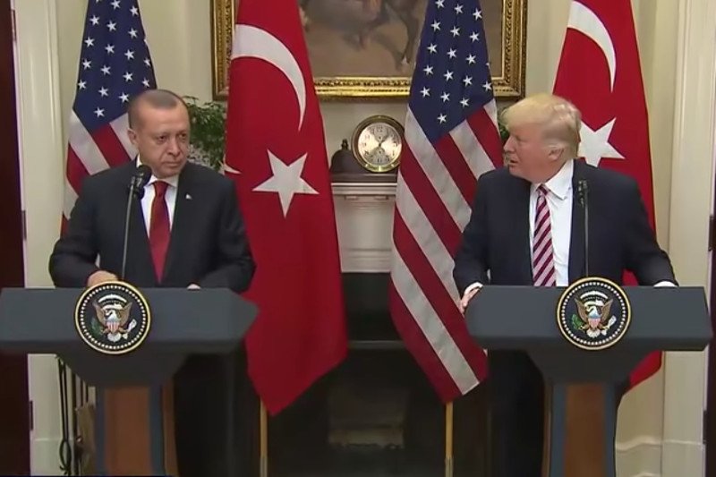 Prezydent Donald Trump dał zielone światło. Turcja zaatakowała północną Syrię.