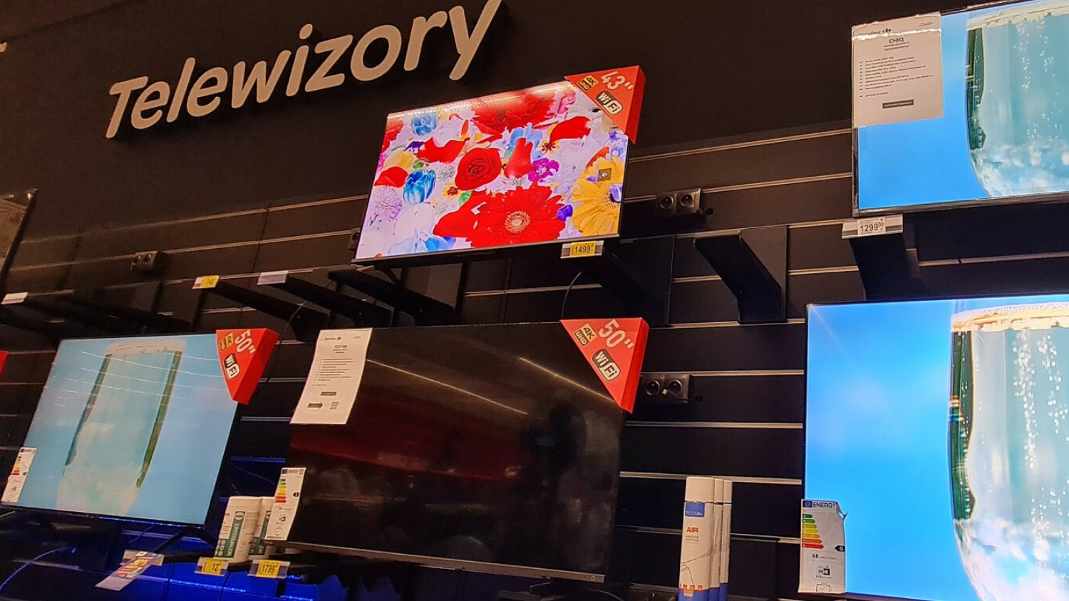 TCL 55C655 55" QLED to hit internetu. Obecnie jest w promocji za mniej 1500 zł Telewizor do 1500 zł z QLED i 55 cali? Ten model TCL wydaje się najlepszy