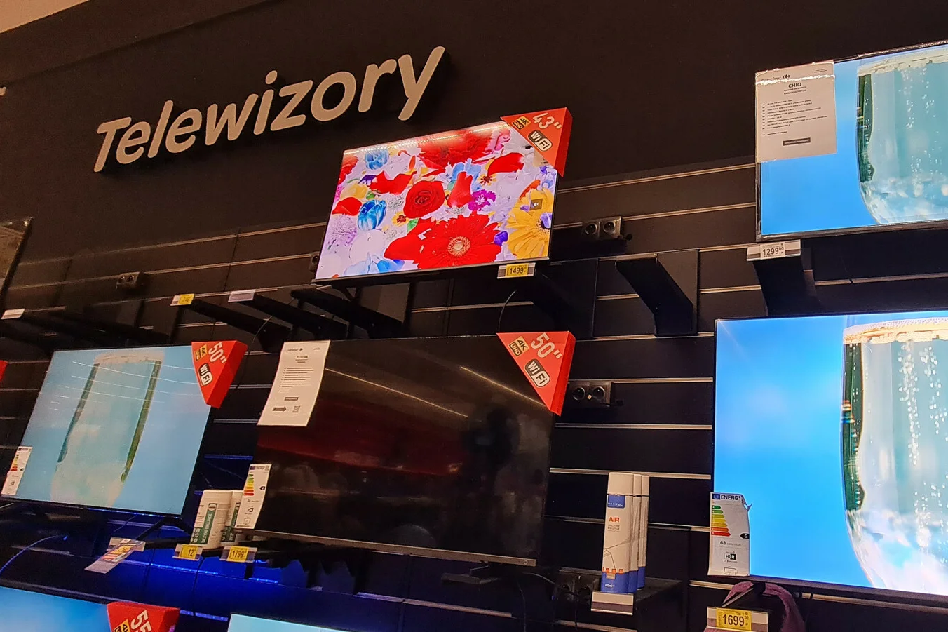 TCL 55C655 55" QLED to hit internetu. Obecnie jest w promocji za mniej 1500 zł Telewizor do 1500 zł z QLED i 55 cali? Ten model TCL wydaje się najlepszy