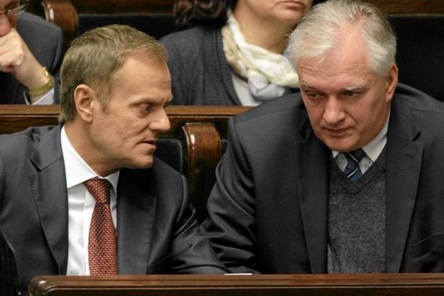 Premier Donald Tusk i minister sprawiedliwości Jarosław Gowin spierają się o wpływy w partii