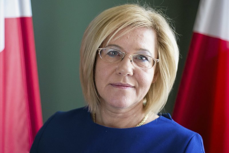 Małopolska kurator oświaty napisała na Twitterze o skargach rodziców i nauczycieli.