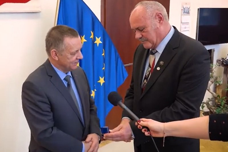 Marian Banaś został udekorowany z okazji 40-lecia Konfederacji Polski Niepodległej.