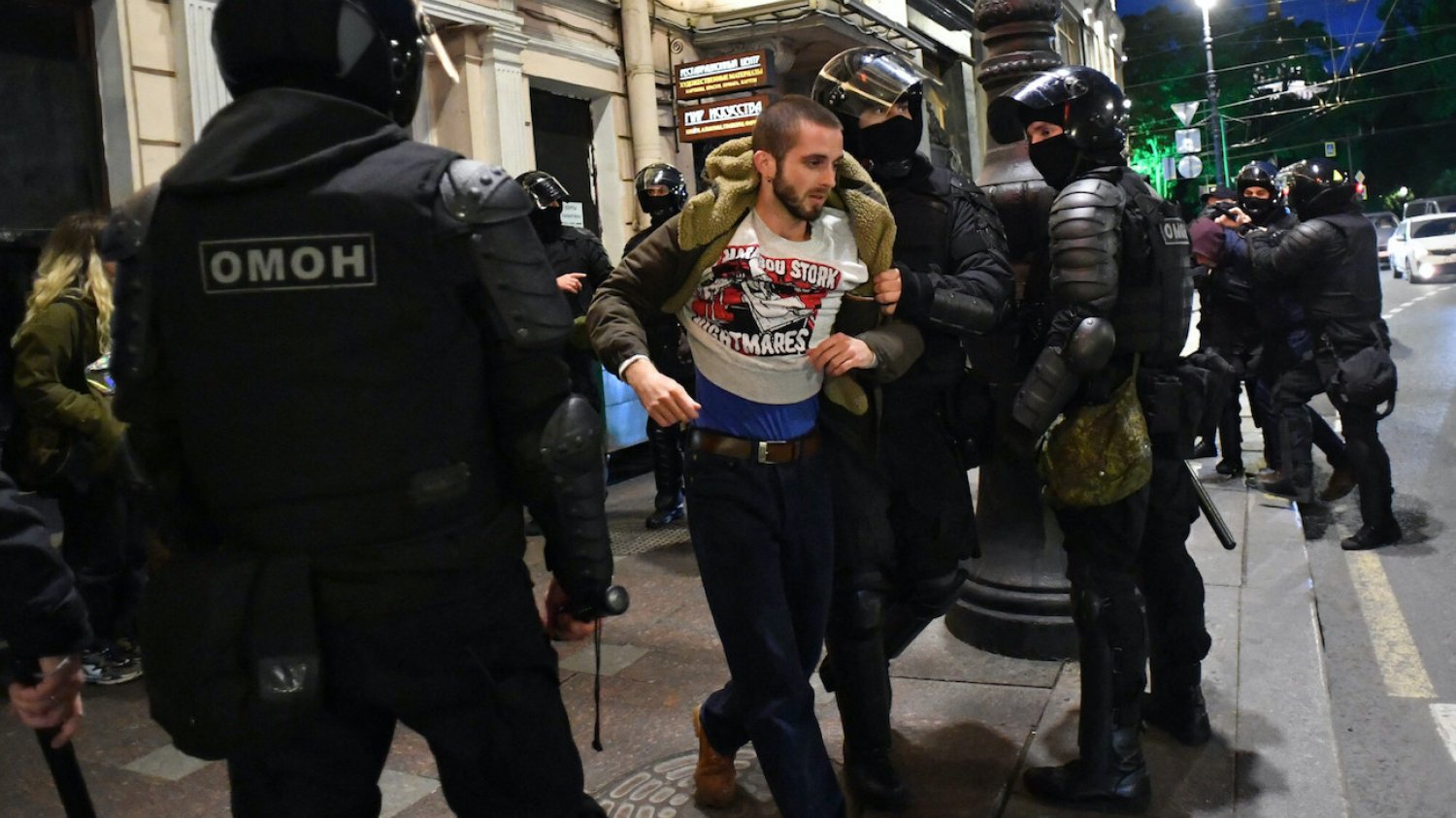 Po orędziu Putina Rosjanie wyszli zaprotestować. W sieci szukają sposobów na ucieczkę z kraju.