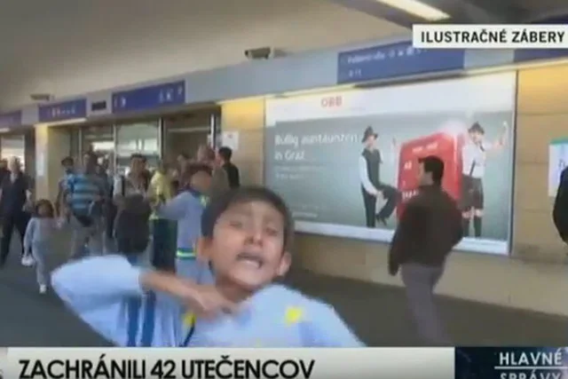 Przerażający gest małego Syryjczyka. Chłopak naśladuje podrzynanie gardła