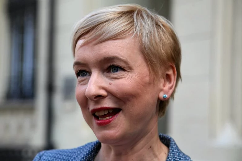 Mirosława Stachowiak-Różecka wygrywa z Grzegorzem Schetyną