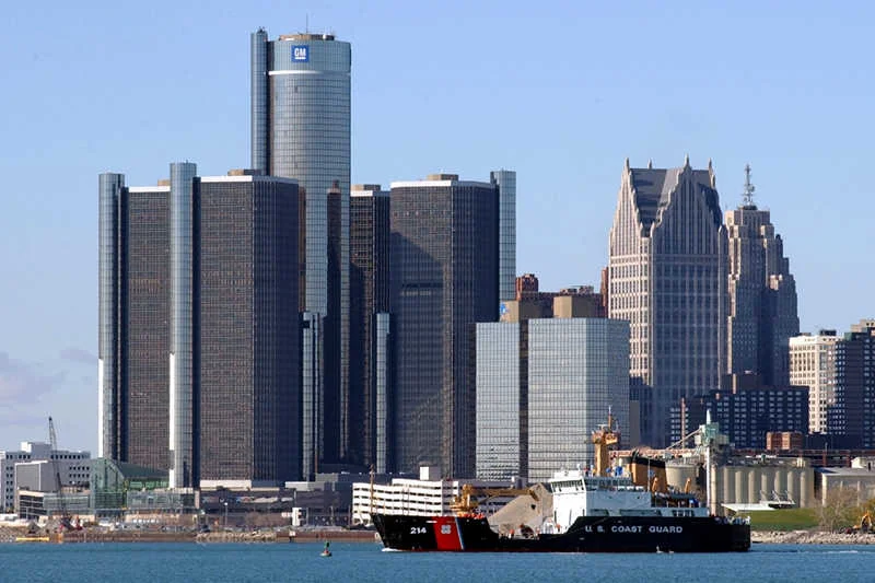 Imponujące wieżowce Detroit to tylko pozostałość po potędze. Z powodu długów miasto złożyło wniosek o bankructwo.