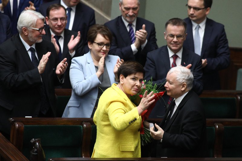 Premier Szydło podała się do dymisji. Zastąpi ją Mateusz Morawiecki.