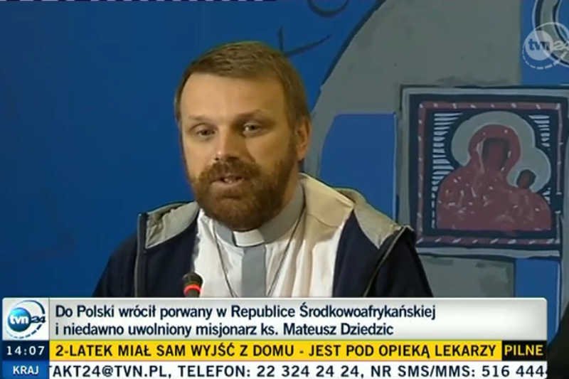 Ks. Mateusz Dziedzic, porwany w Republice Środkowej Afryki misjonarz, wrócił do kraju.