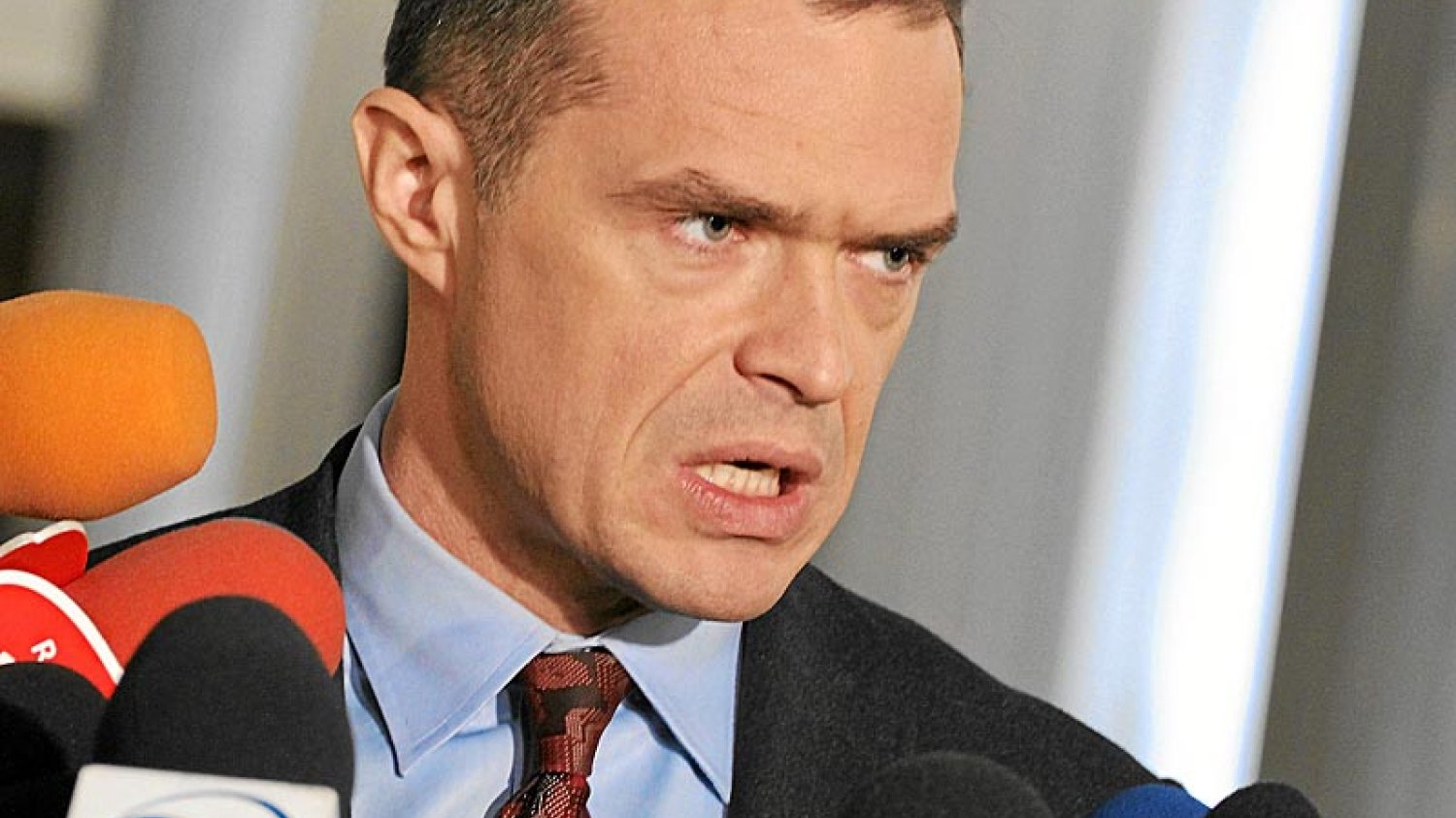 Minister transportu zbyt mocno przyjaźni się z biznesmenami, którzy zarabiają dzięki państwowym kontraktom?
