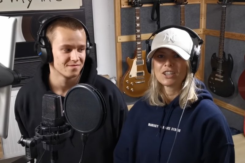 Mandaryna wzięła udział w #Hot16Challenge razem ze swoim synek Xavierem.