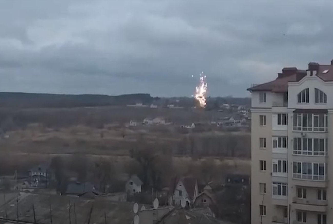 Ukraina. Naloty Rosji coraz bliżej Kijowa. Zaatakowano kolejne lotnisko