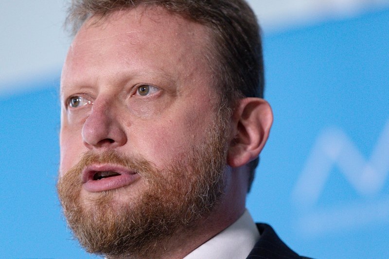 Dlaczego Łukasz Szumowski zniknął z mediów?