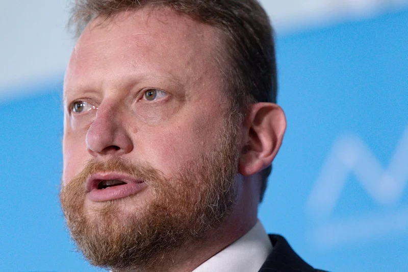 Dlaczego Łukasz Szumowski zniknął z mediów?