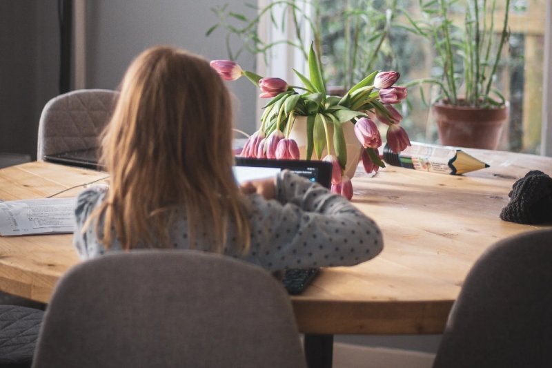 Okres szkolnego lockdownu niesie sporo wyzwań dla uczniów klas I-III szkół podstawowych w Polsce. Wsparciem dla dzieci i nauczycieli w tym trudnych czasach jest m.in. prowadzony przez Fundację Orange Program Mega Misja.