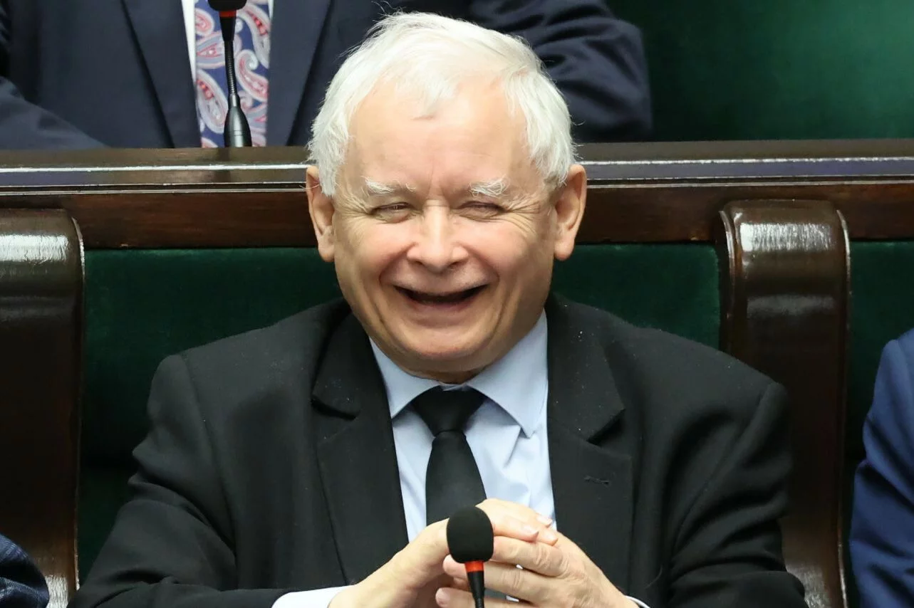 Poparcie dla PiS znów zbliża się  do 40 proc. Tak wynika z badania Estymatora dla DoRzeczy.pl.