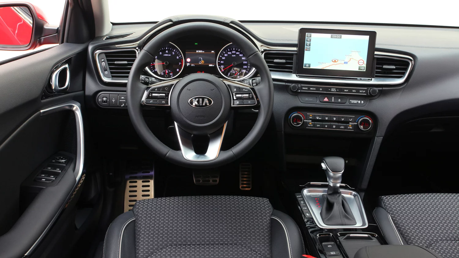 KIA CEED od środka. Dalekowschodnie wzornictwo i wykonanie.