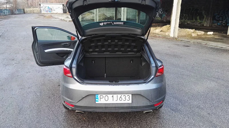 Bagażnik o pojemności 380l powinien wystarczyć dwójce osób.