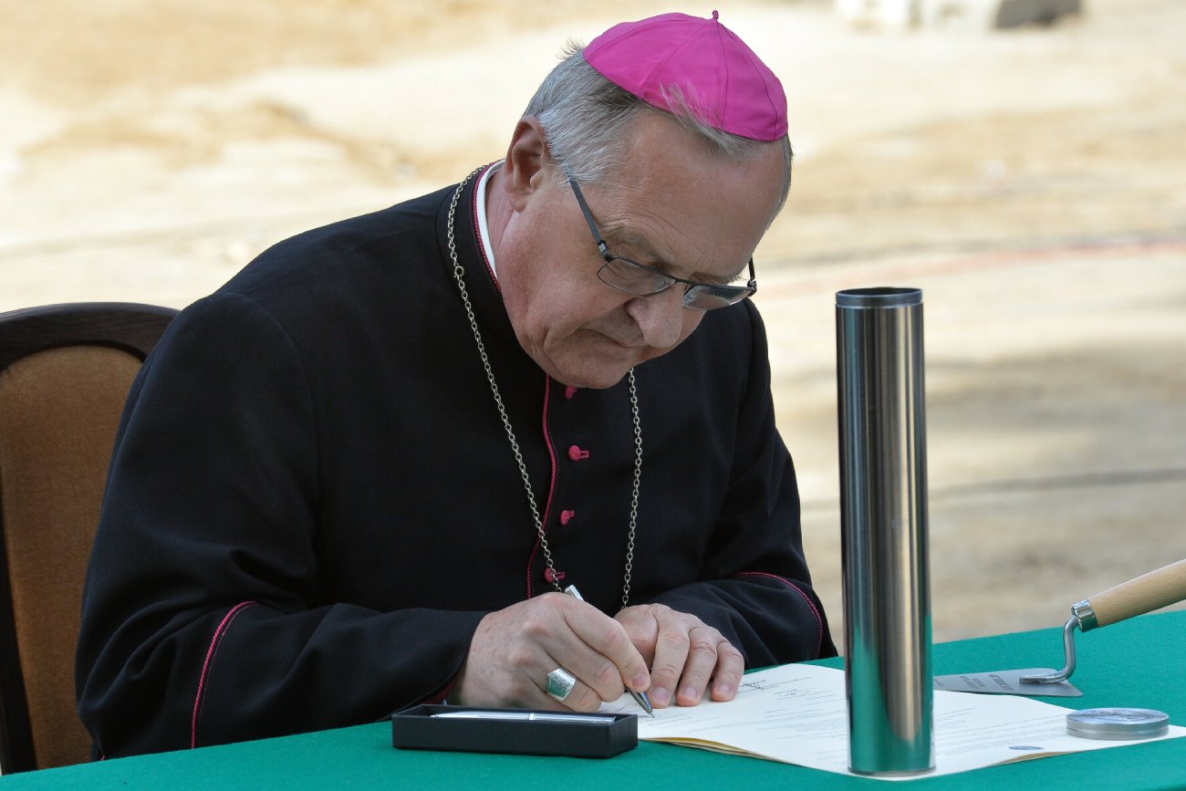 Biskup z depresją rezygnuje ze stanowiska. Choroby psychiczne w Kościele