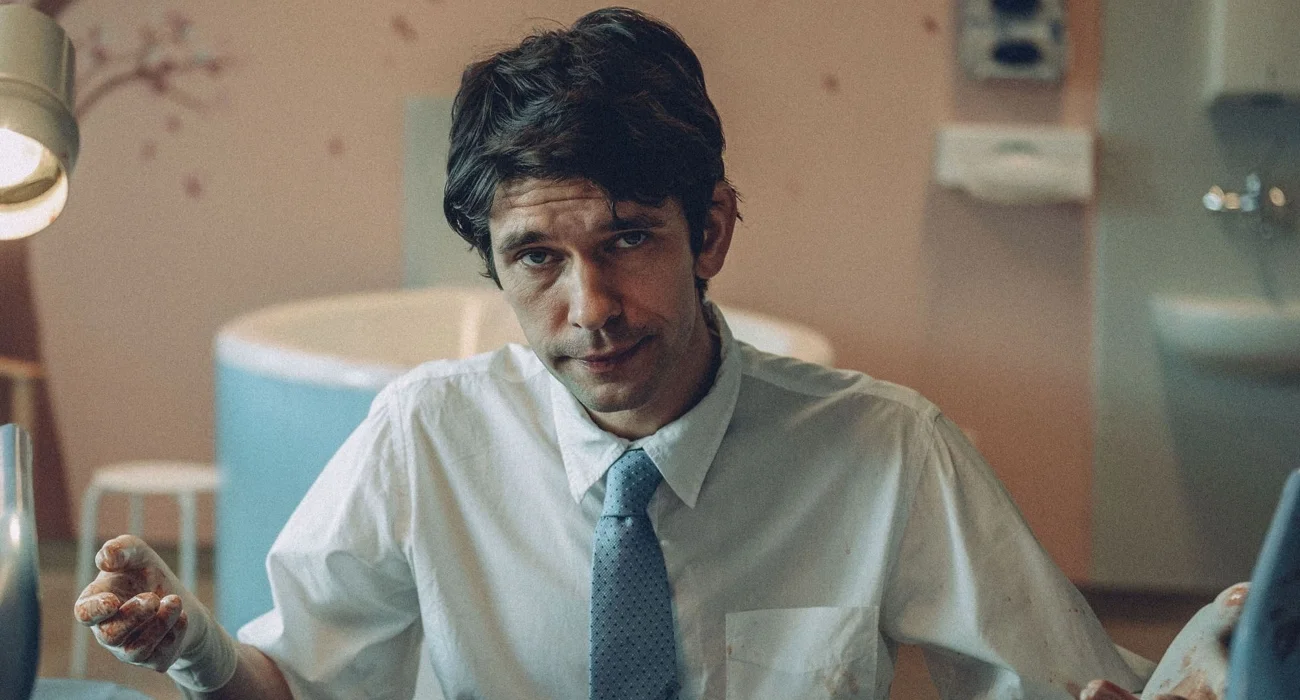 Ben Whishaw w serialu "Będzie bolało".