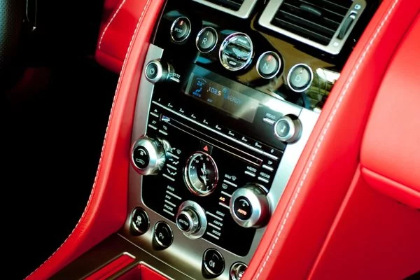 Aston Martin V8 Vantage Roadster