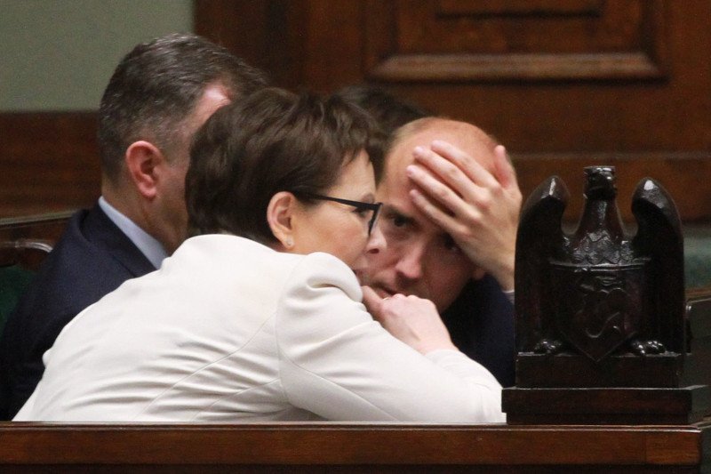 Premier zastanawia się, kogo pozyskać, by odzyskać głosy młodych