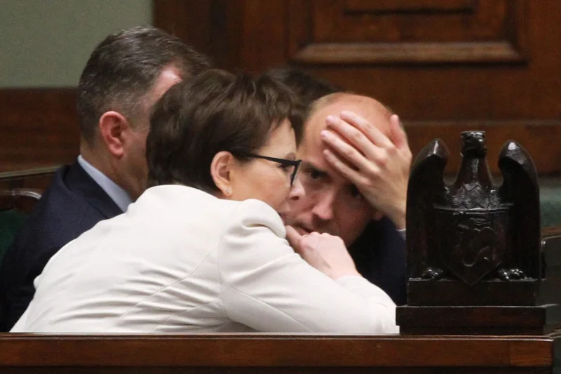 Premier zastanawia się, kogo pozyskać, by odzyskać głosy młodych