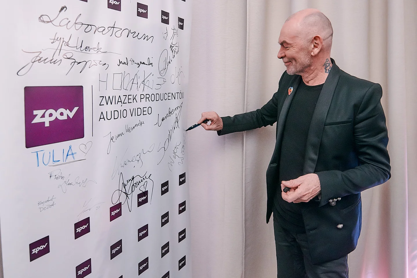 Pan Waglewski, czyli dżentelmen, który wie, jak się po(d)pisać
