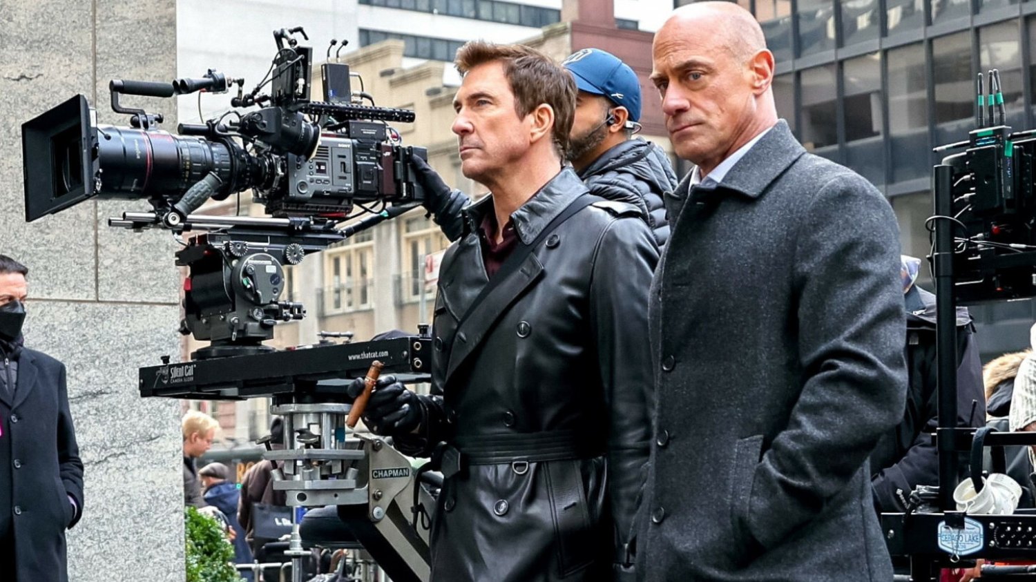 "Prawo i porządek: Przestępczość zorganizowana" zabójstwo Dylan McDermott i Christopher Meloni na planie serialu "Prawo i porządek: Przestępczość zorganizowana" w Nowym Jorku