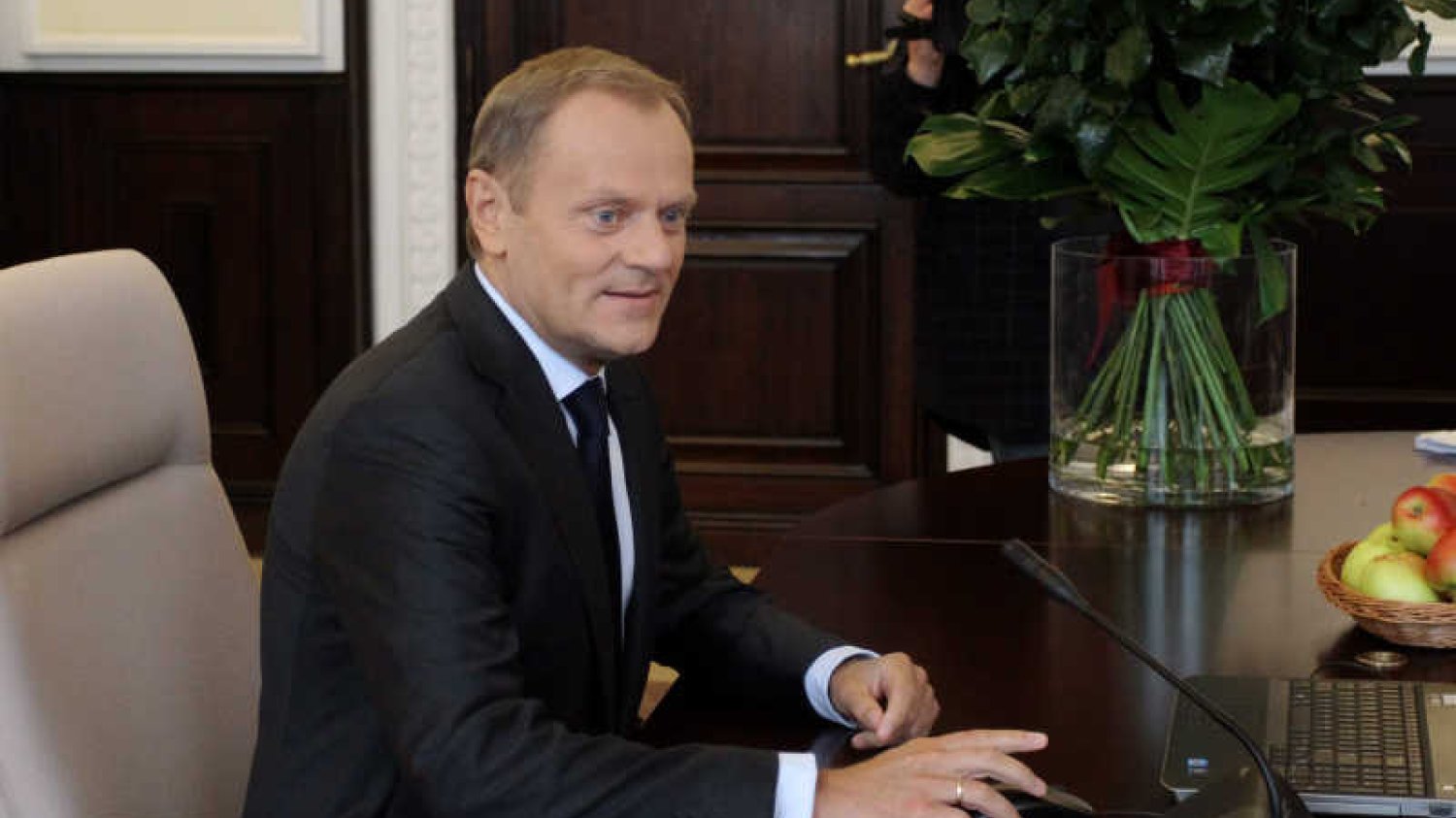 Brytyjski europoseł kpi z Donalda Tuska.