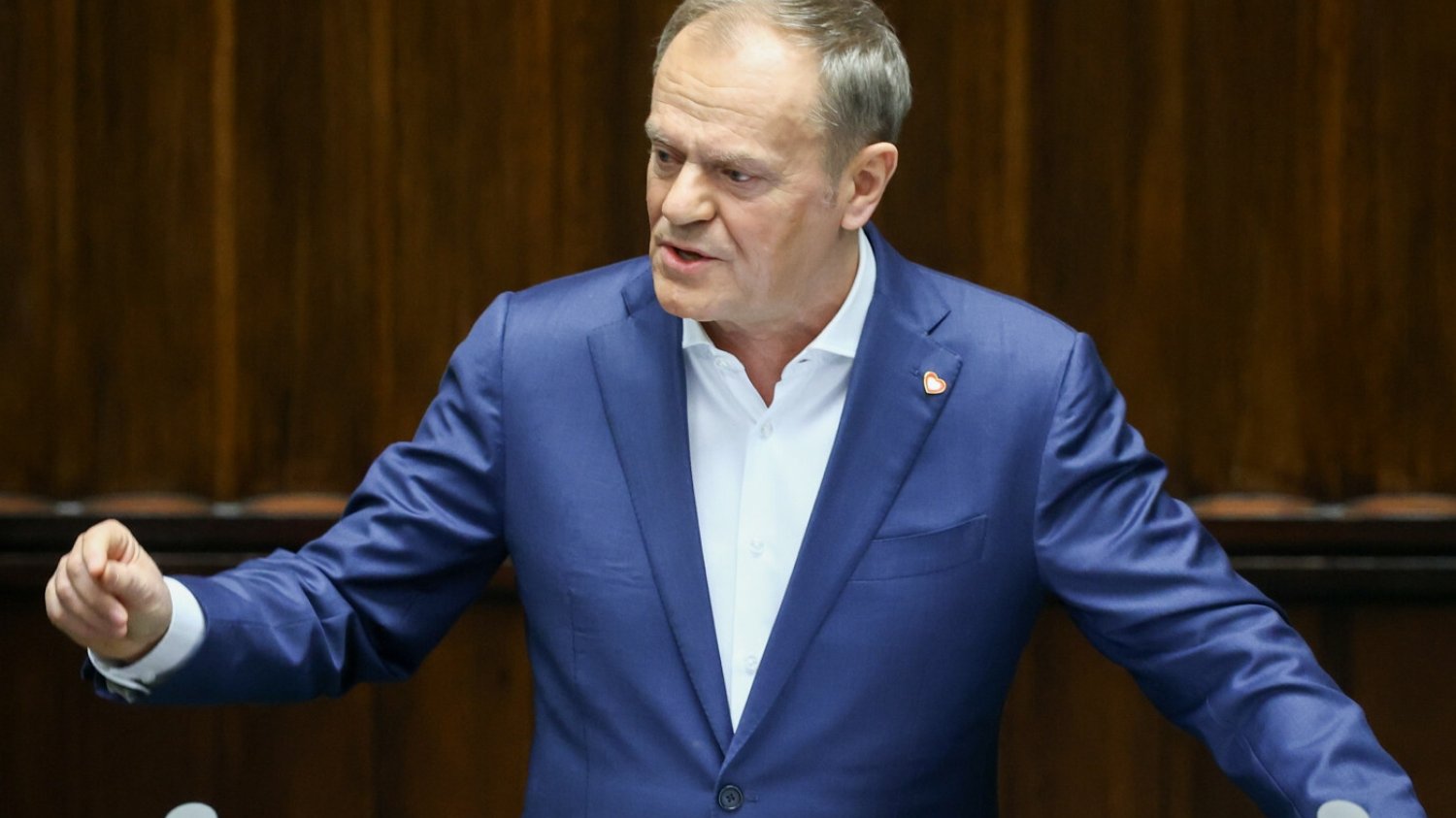 PiS zagłosował przeciwko Polsce. Tusk i szef MON komentują